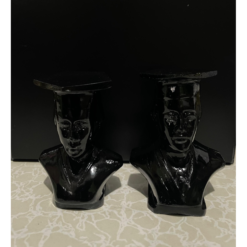 Kepala patung wisuda resin