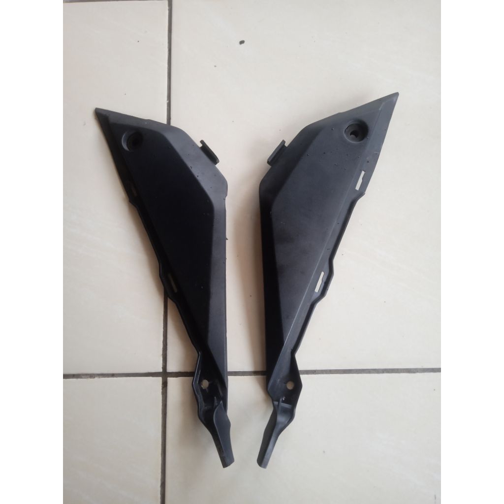 cover sambungan body kanan kiri cbr 150 r facelift K45G original