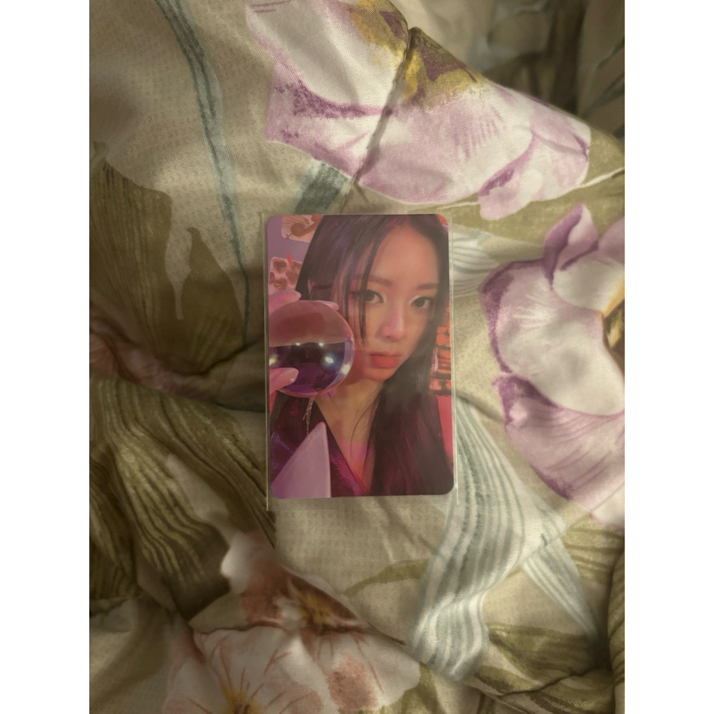 itzy yuna guess who pc (official)