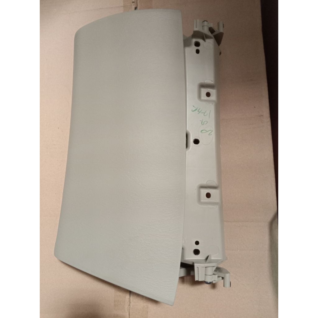 55440-0K030-A0 TUTUP LACI ATAS TOYOTA INNOVA