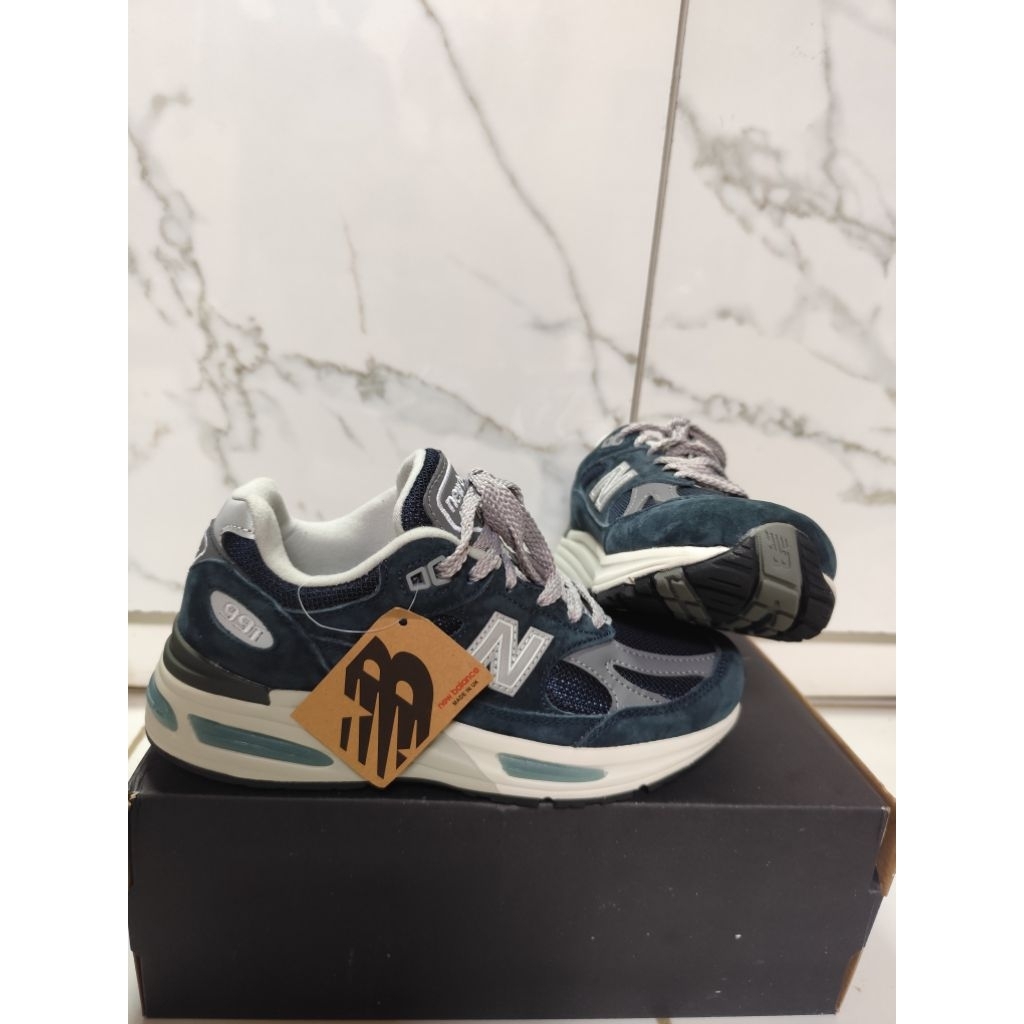 Sepatu Running New Balance 991 V2 Made in England Size 37