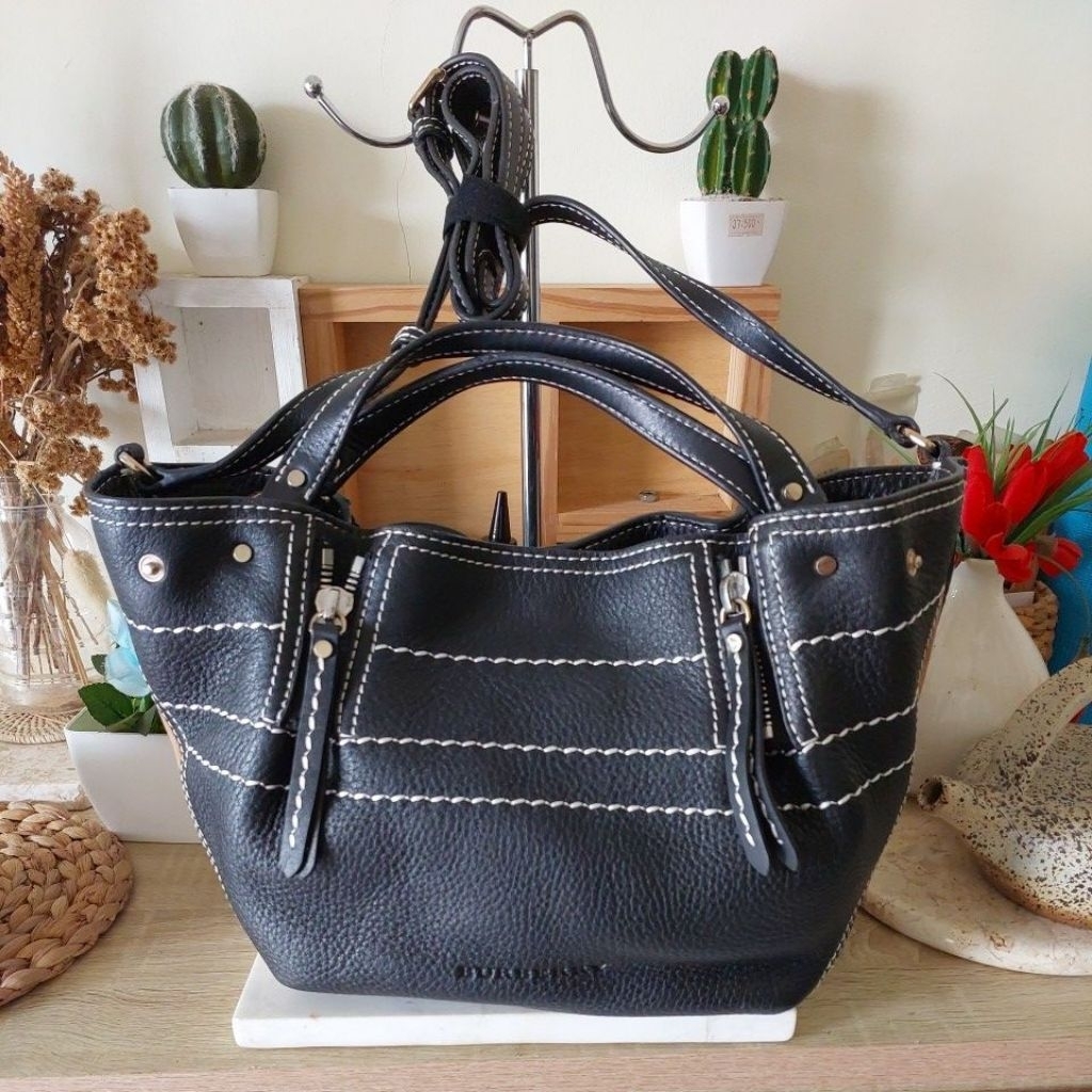 Tas Slempang Burberry Preloved