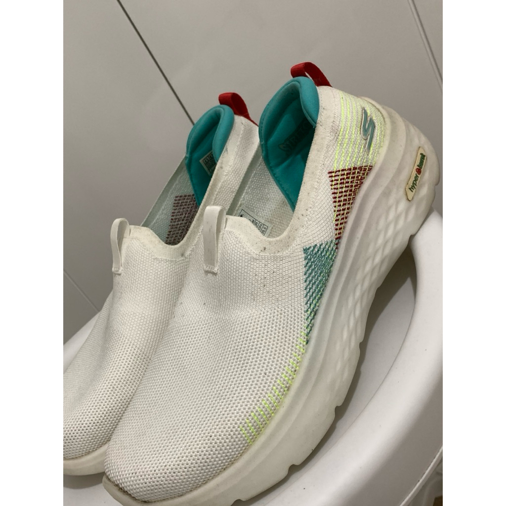 (Preloved) SKECHERS Air Cooled Goga Mat