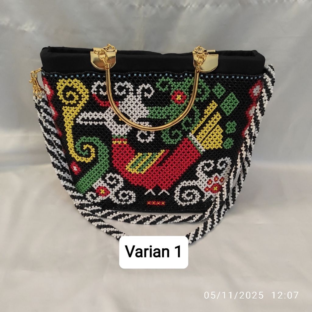 tas selempang manik kalimantan handmade