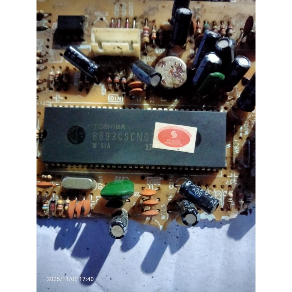 IC cina 8893 masih nempel di pcb
