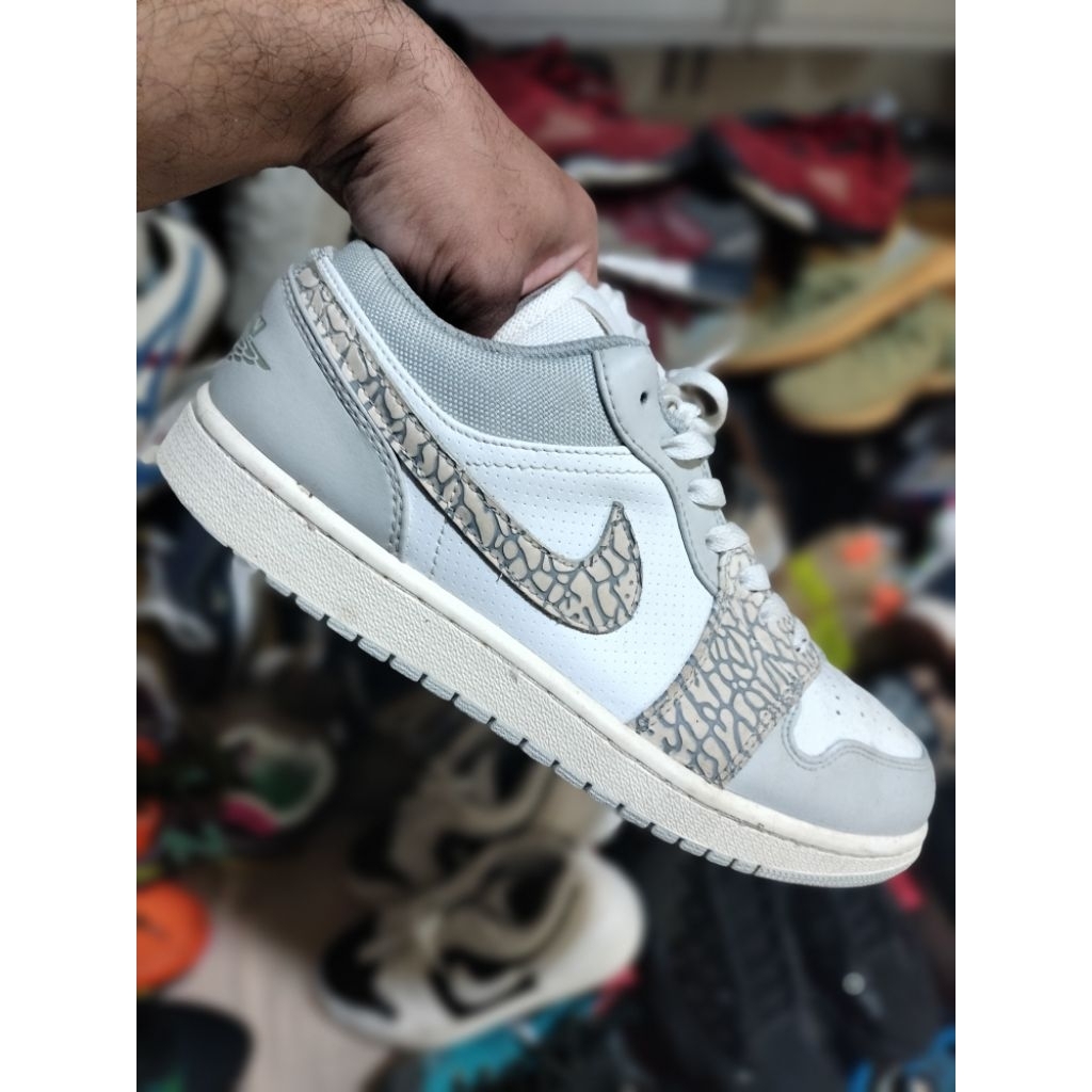 Air Jordan 1 low elephant print, size 42.5