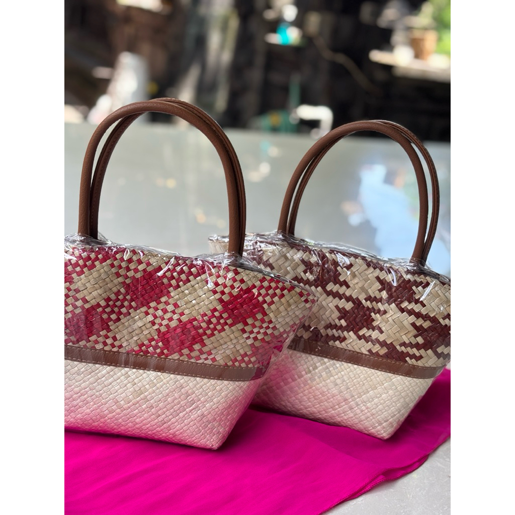 Tas anyaman / Tempat Bunga / tas jinjing dari pandan