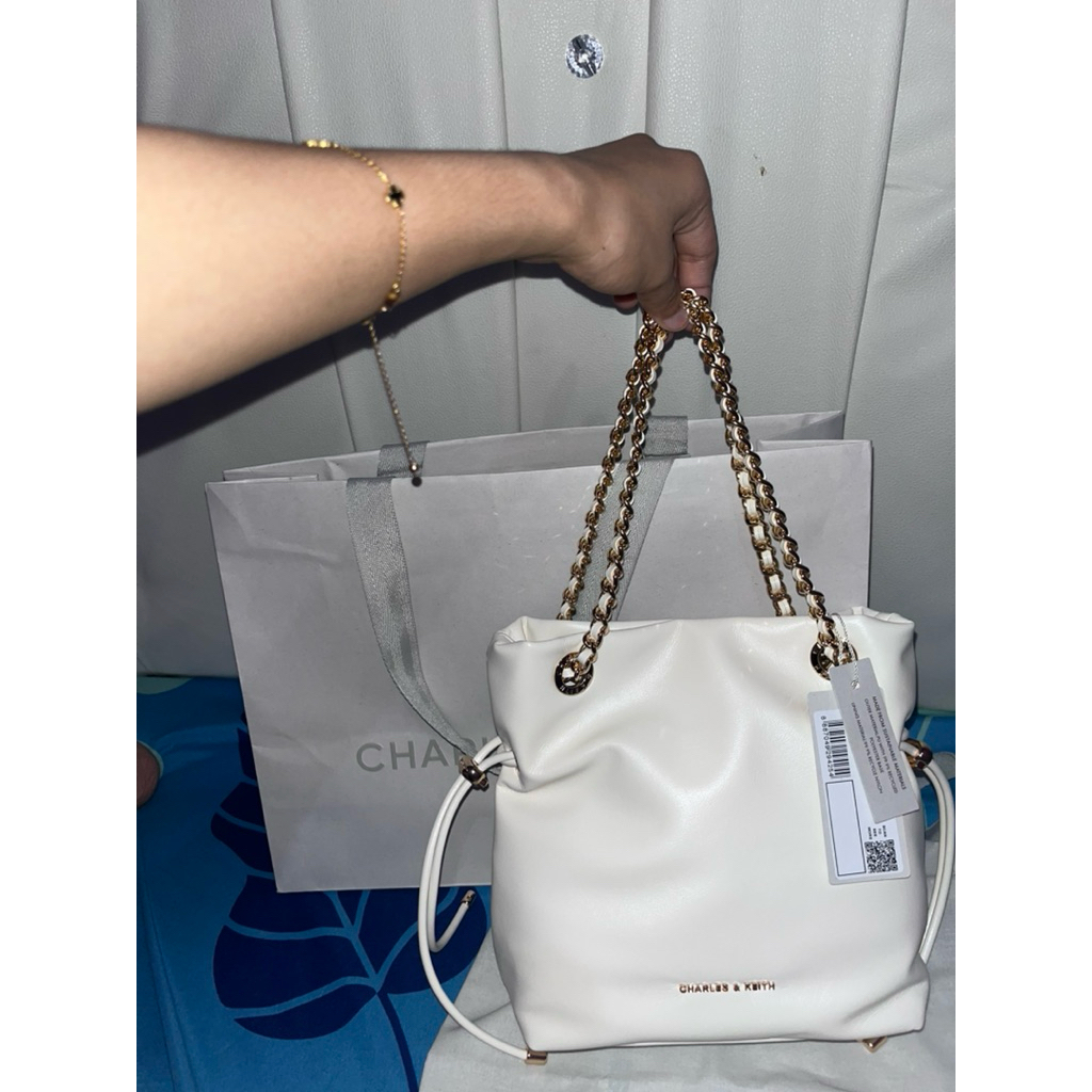 tas charles and keith original warna putih size s