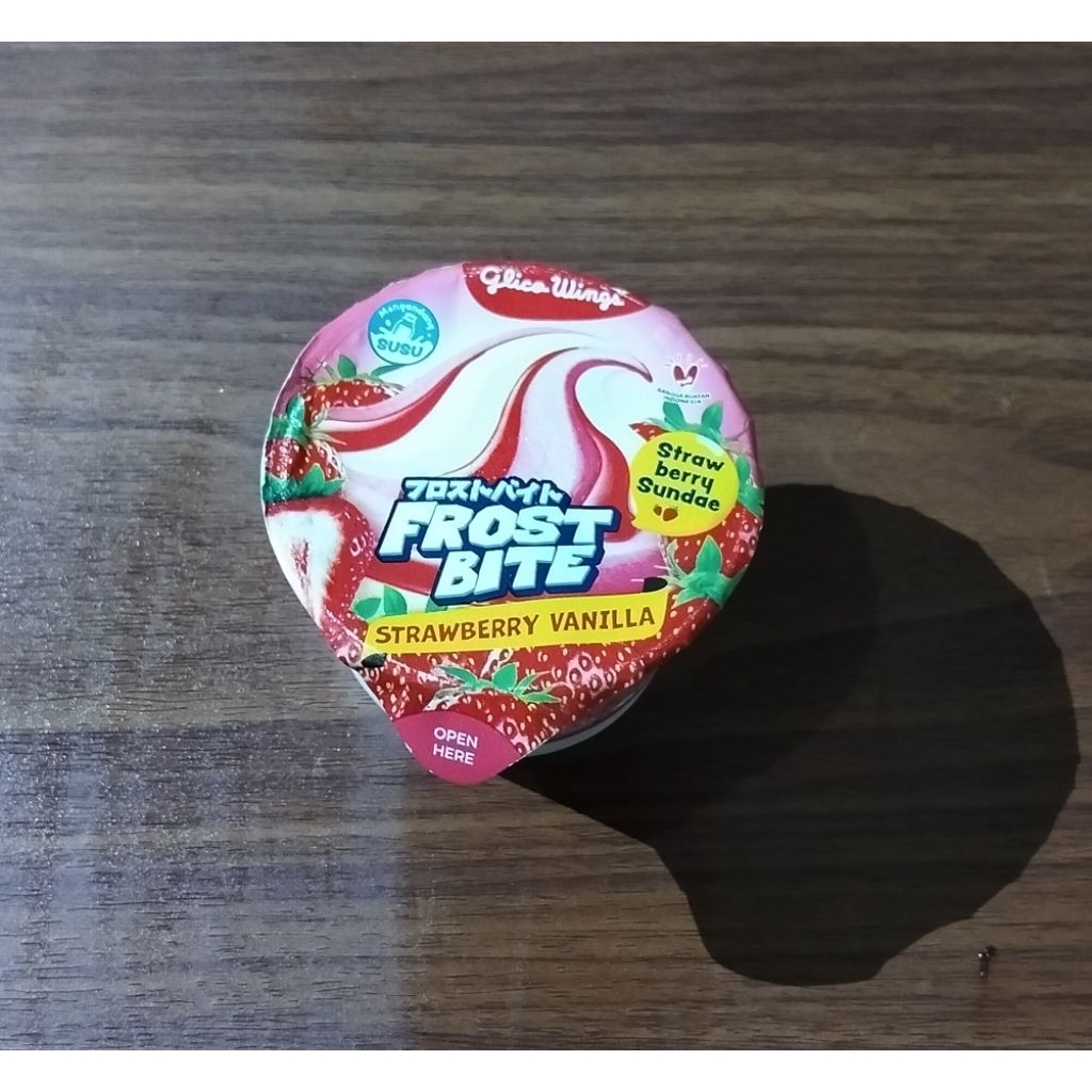 Glico Frost Bite Cup Strawberry Vanilla