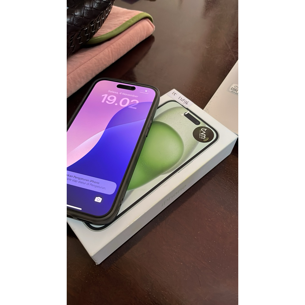 iPhone 15 dan charger second