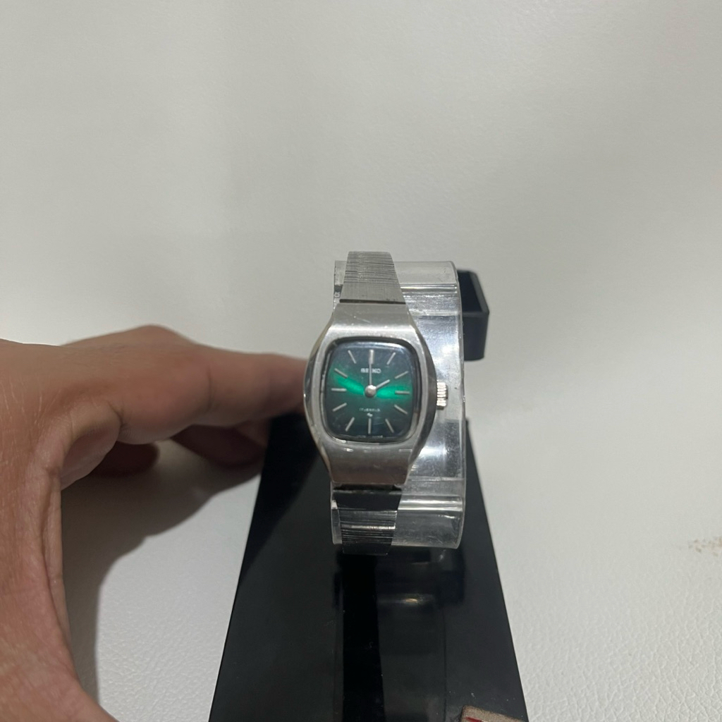 seiko women vintage manual winding