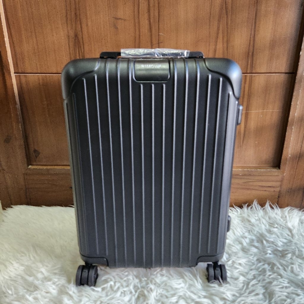 Koper Rimowa Essential Polycarbonate 20 Inch Cabin