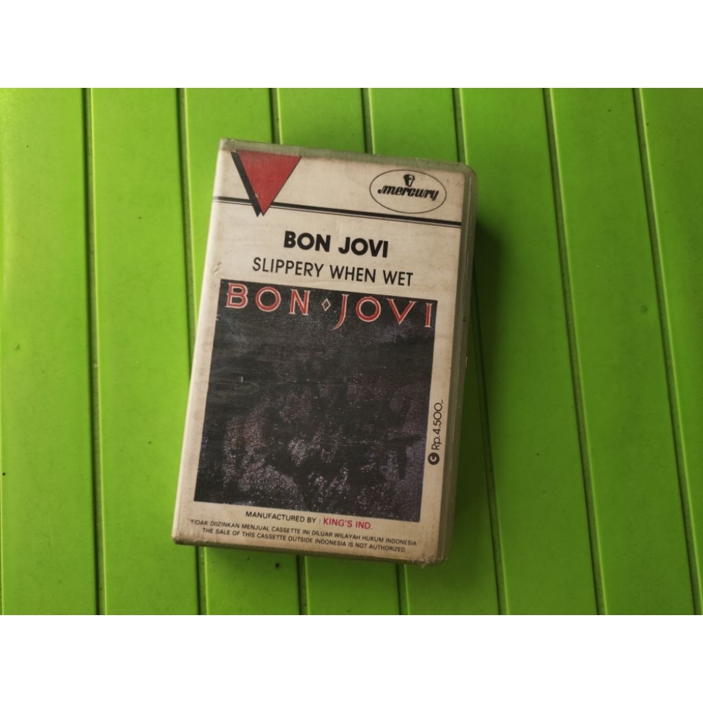 Kaset pita Bon Jovi Slippery when wet
