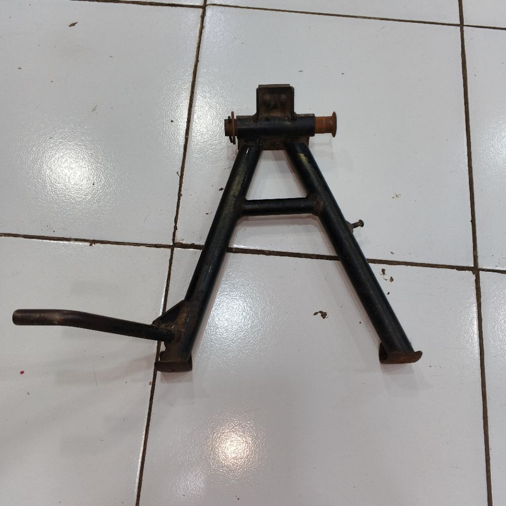 Standar tengah satria Fu karbu