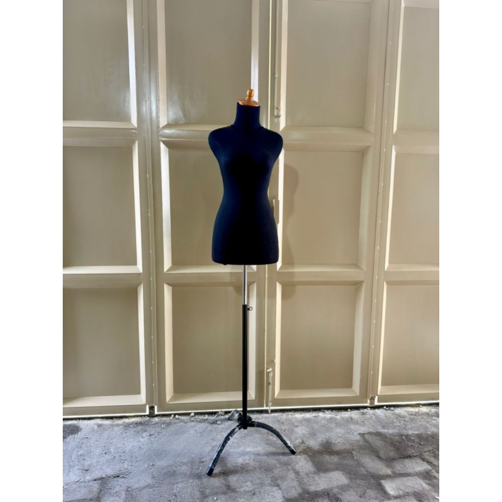 Patung manekin baju wanita dress lapis busa + tiang kaki hitam