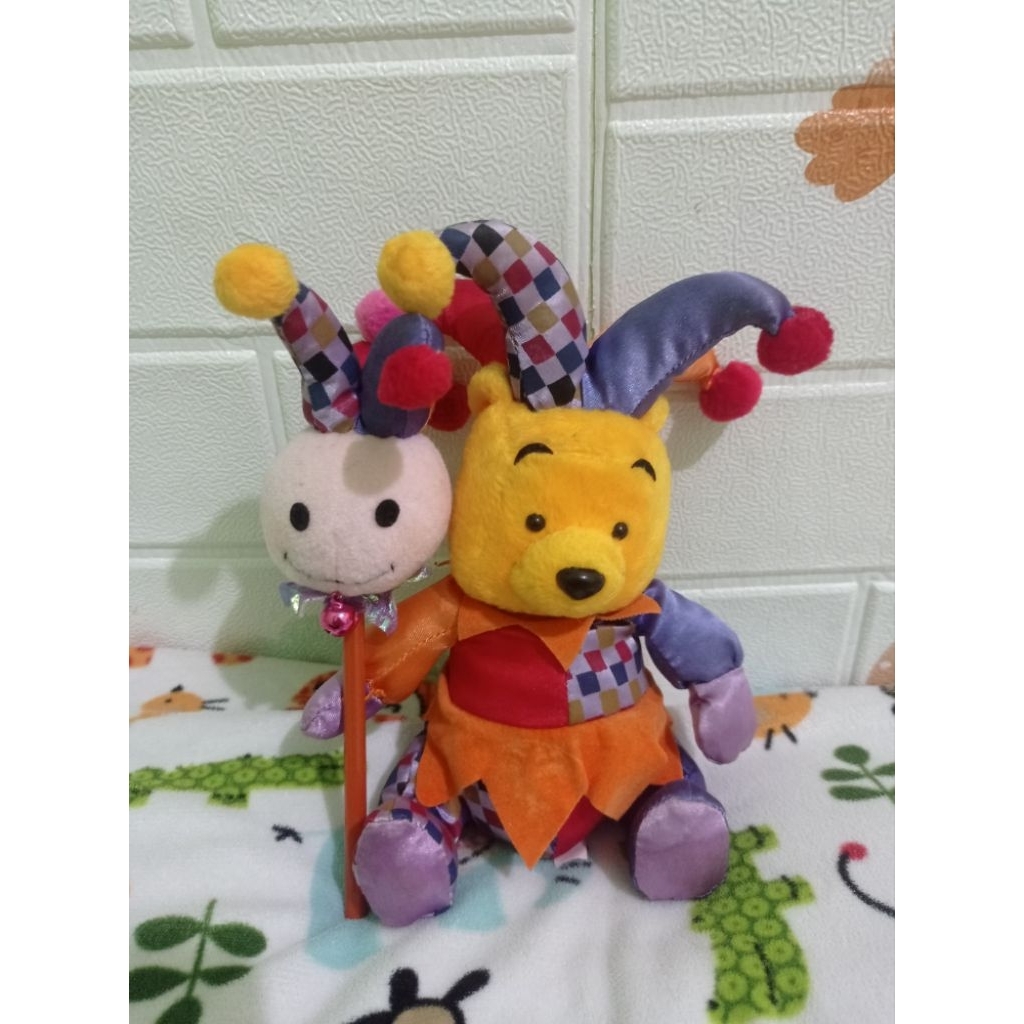 boneka kecil pooh badut