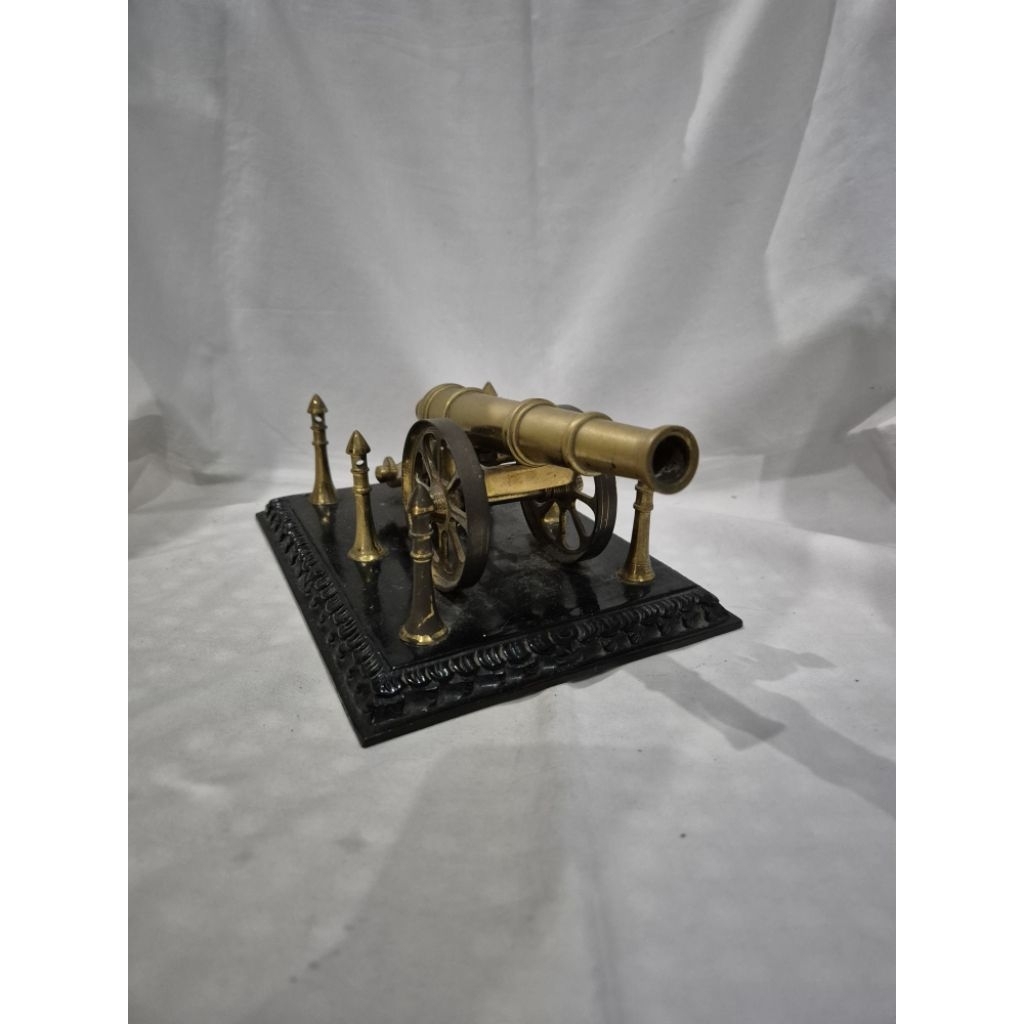 hiasan miniatur meriam kuningan antik