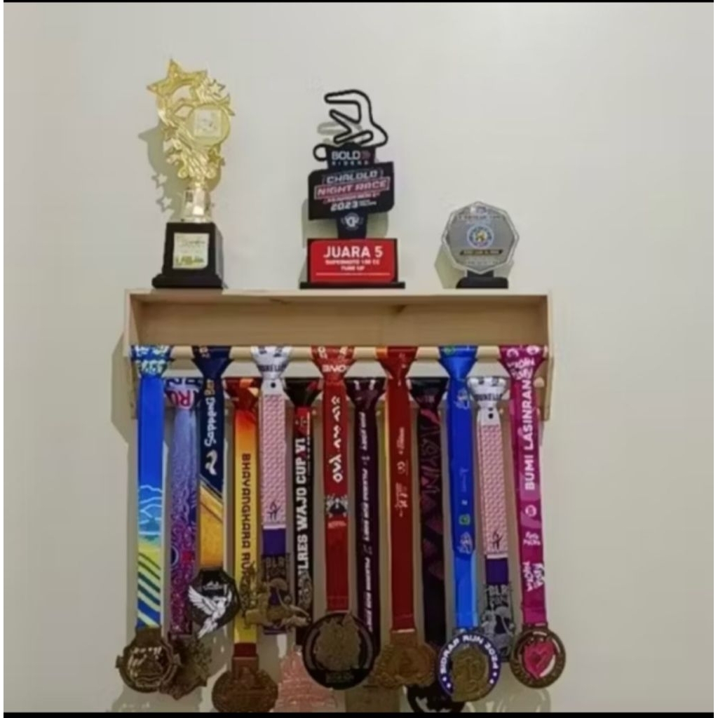 Gantungan Medali & Piala /Rak Piala/ Gantungan Dinding Kayu mahoni Serbaguna