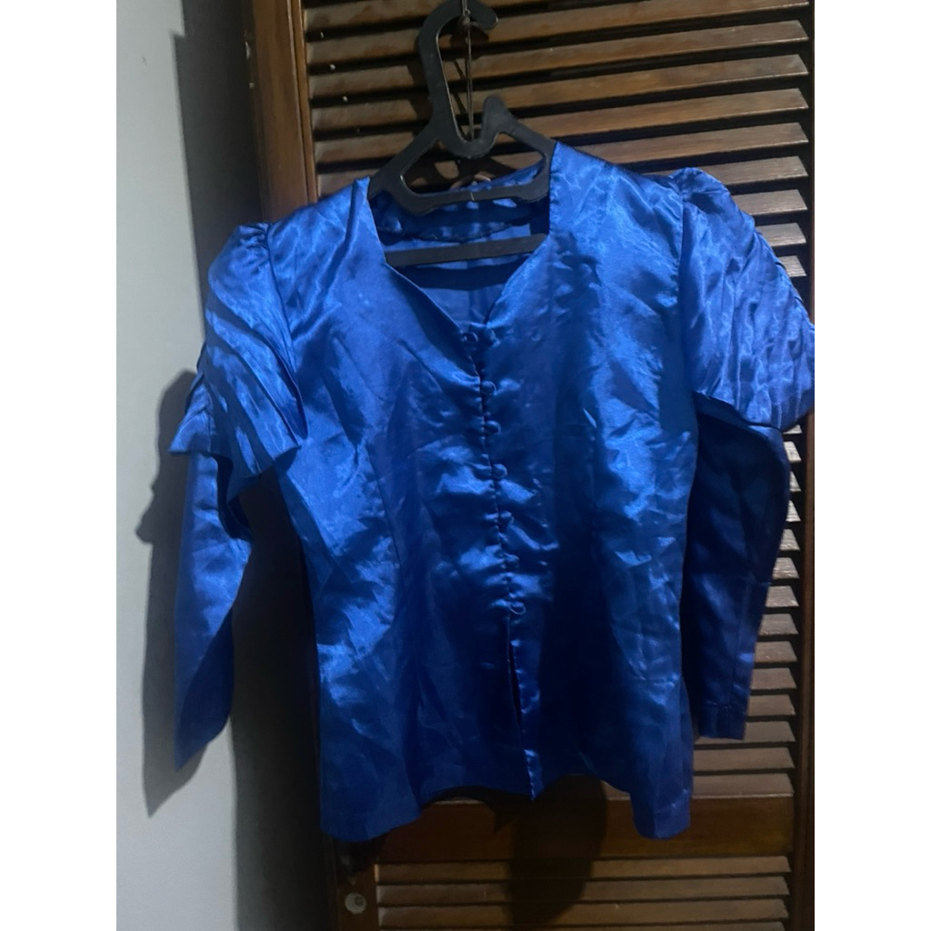 KEMEJA SATIN LENGAN PUFF