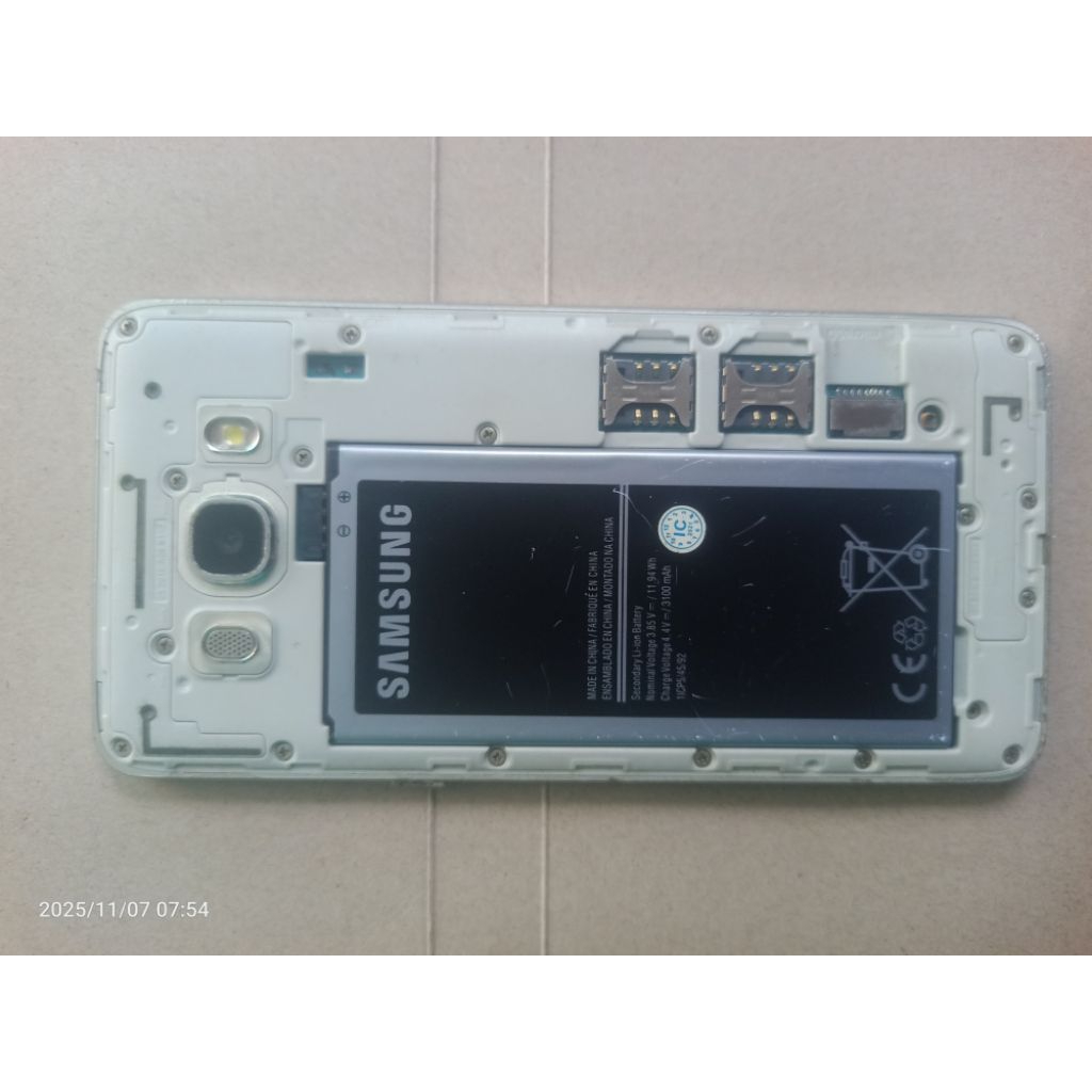 GAMBLING MATOT, SAMSUNG J5 2016 LCD MULUS, BATERAI BAGUS