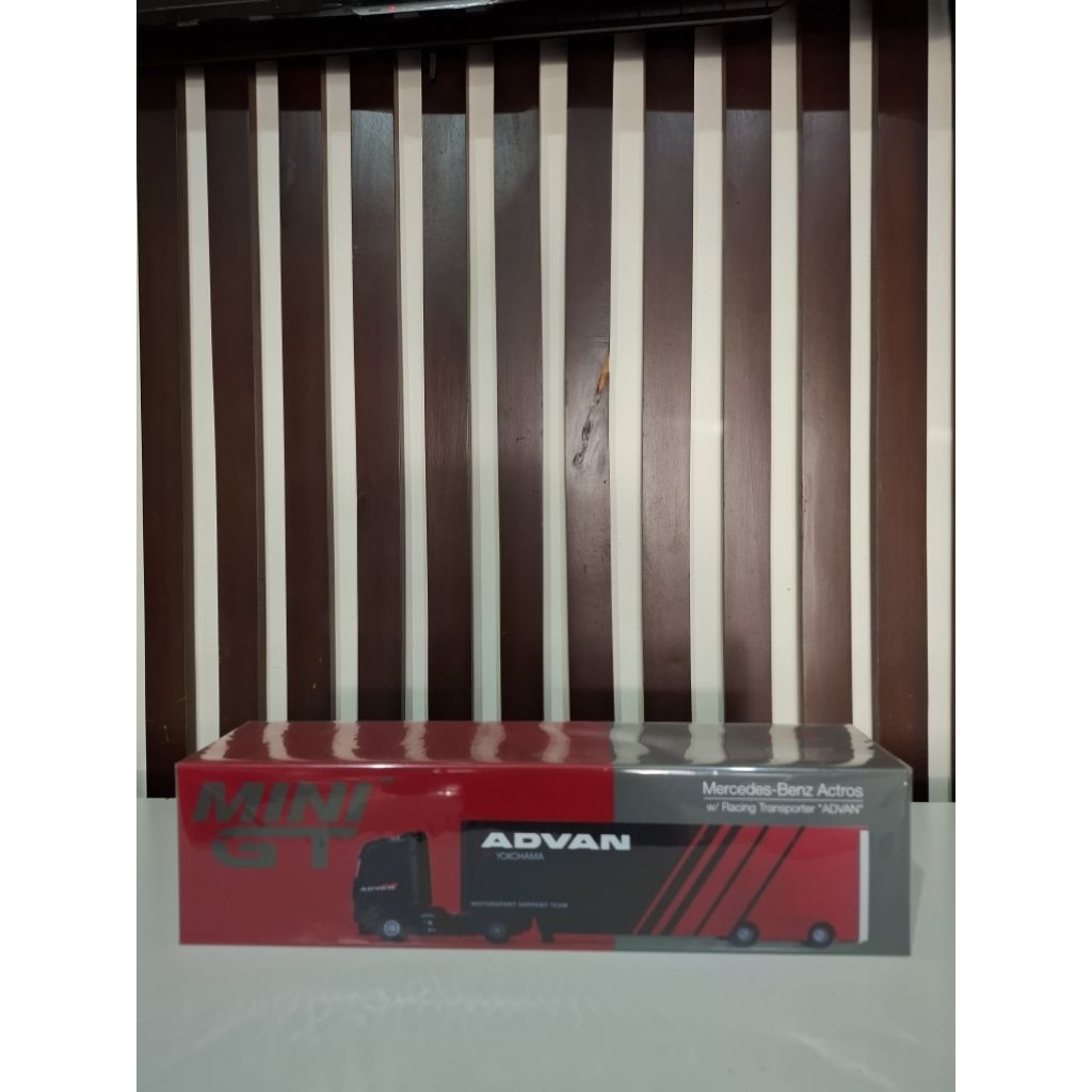 Mini GT Mercedes Benz Actros Advan