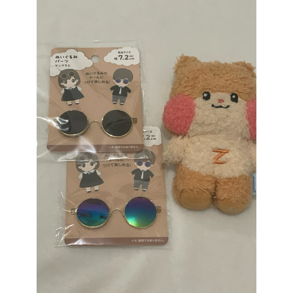 kacamata hitam doll 10cm