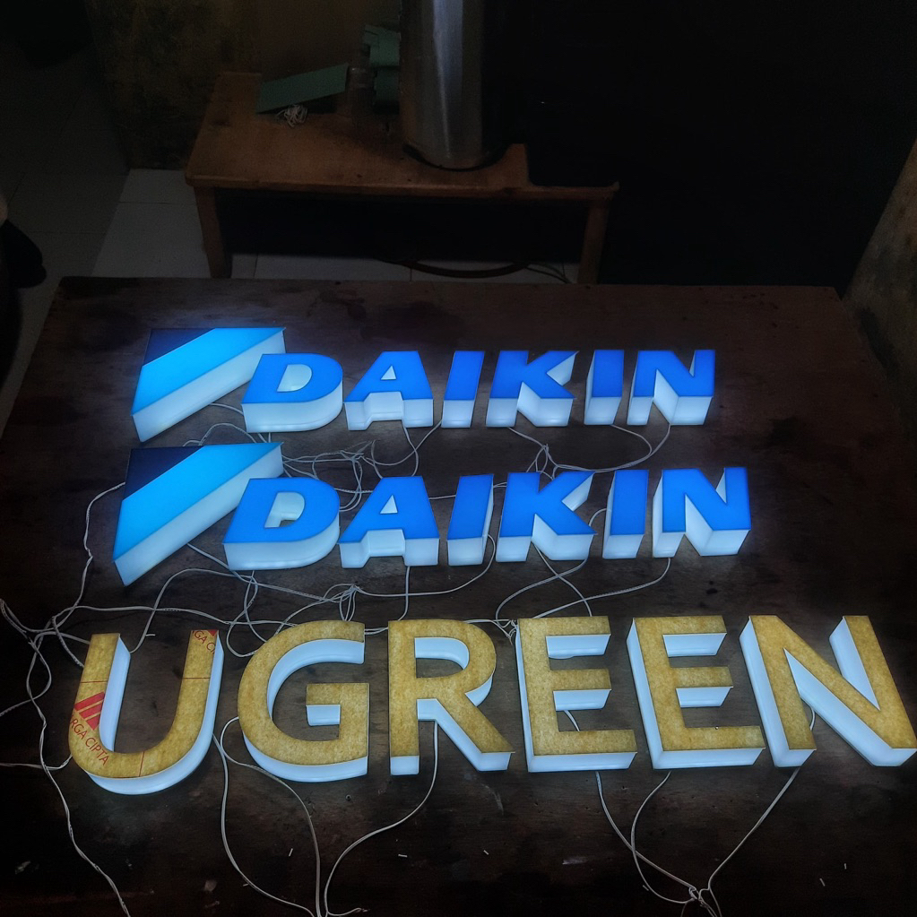 Huruf timbul akrilik custom huruf