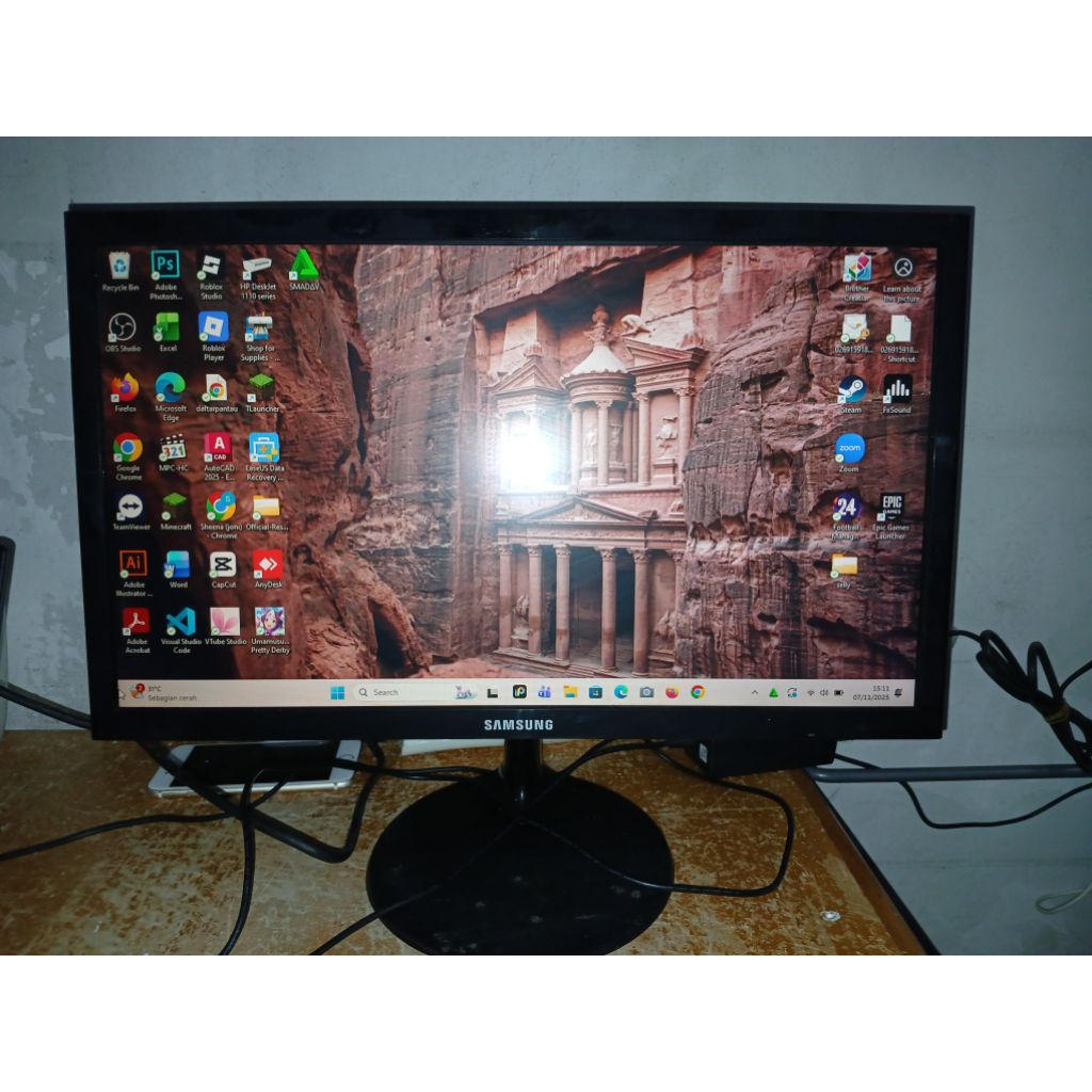 Monitor LED SAMSUNG 19 inch wide screen untuk komputer dan CCTV