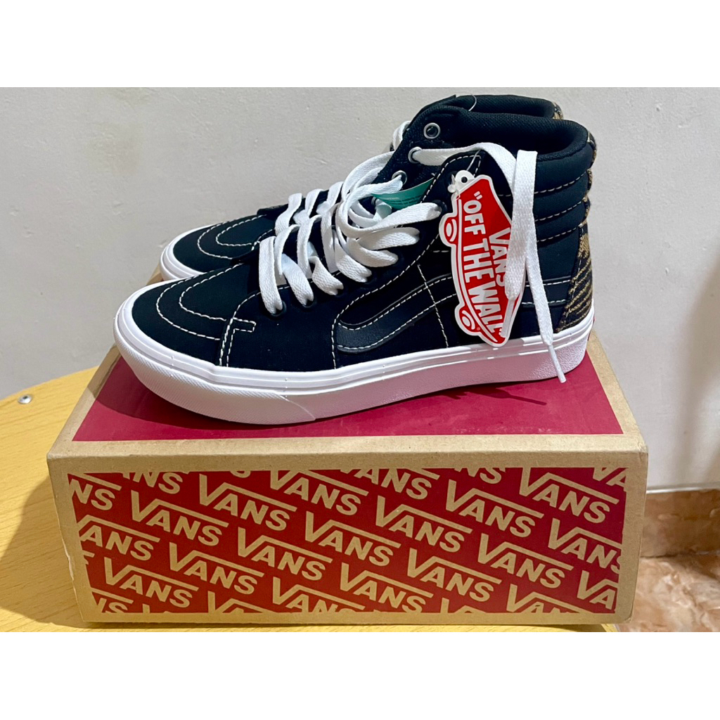 Vans Comfycush Sk8-Hi (Le Tigre Black/Orchid)