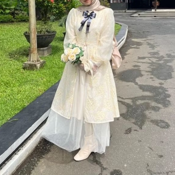 Rental Baju Noni Belanda