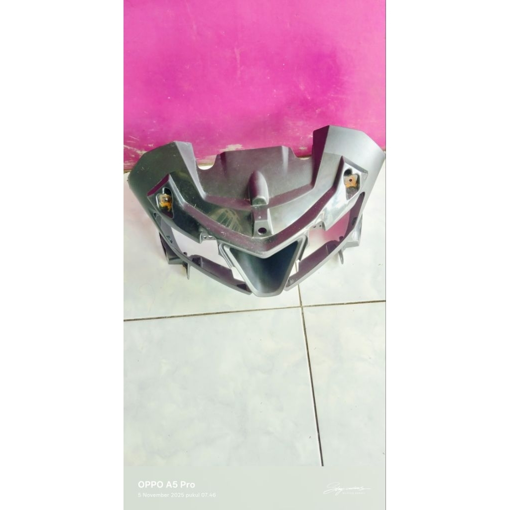 Body front upper cover depan Yamaha r 15 v3 , frame batok kedok lampu depan Yamaha R15 v3 second ori