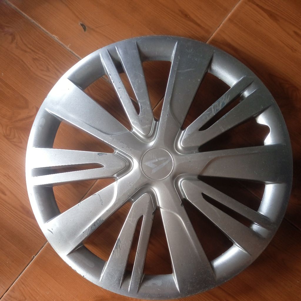 Dop roda plek Daihatsu Sigra ring 14 barang orsinil bekas