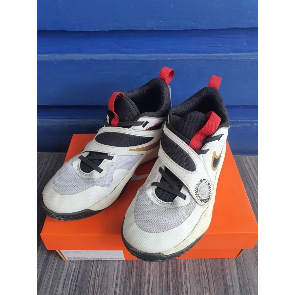 Preloved Sepatu Nike Team Hustle D 11 (GS)