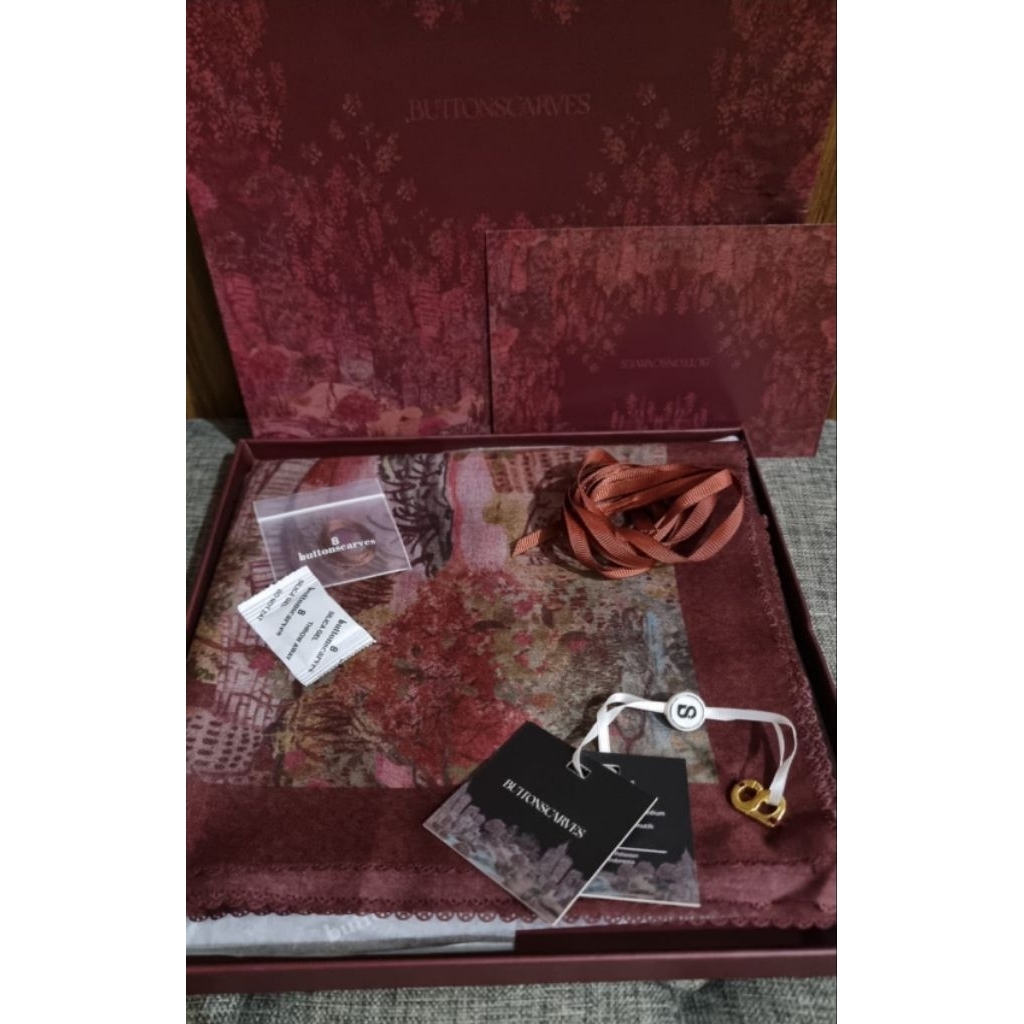 buttonscarves NY tolerance