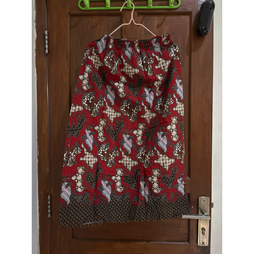 PRELOVED ROK BATIK MERAH MAROON A LINE