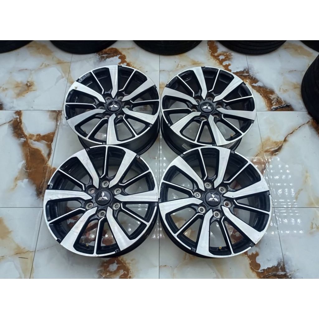 Velg Second Oem Pajero R18 pcd 6x139 Kondisi Bekas Pemakaian ajah