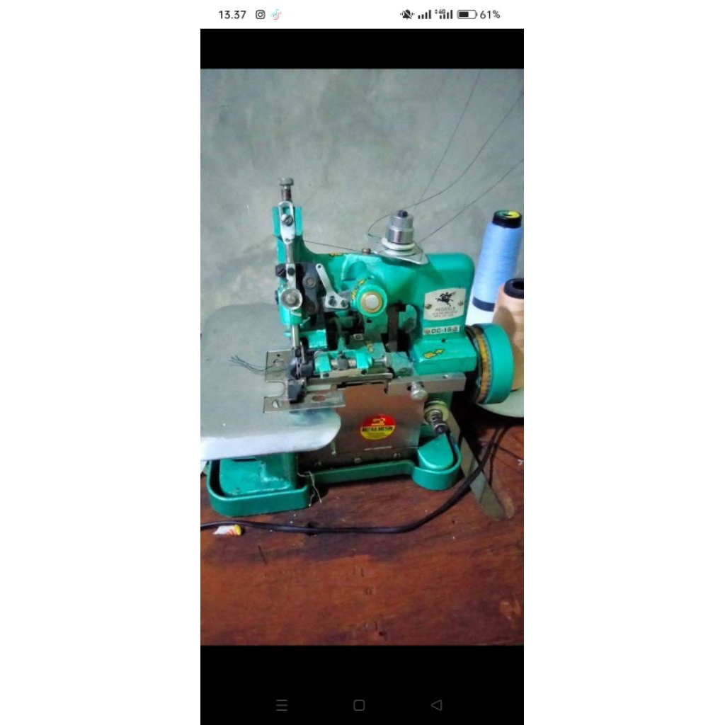 mesin obras  pegasus masih mulus kaya baru ada dusnya dinamo sama tiang benang