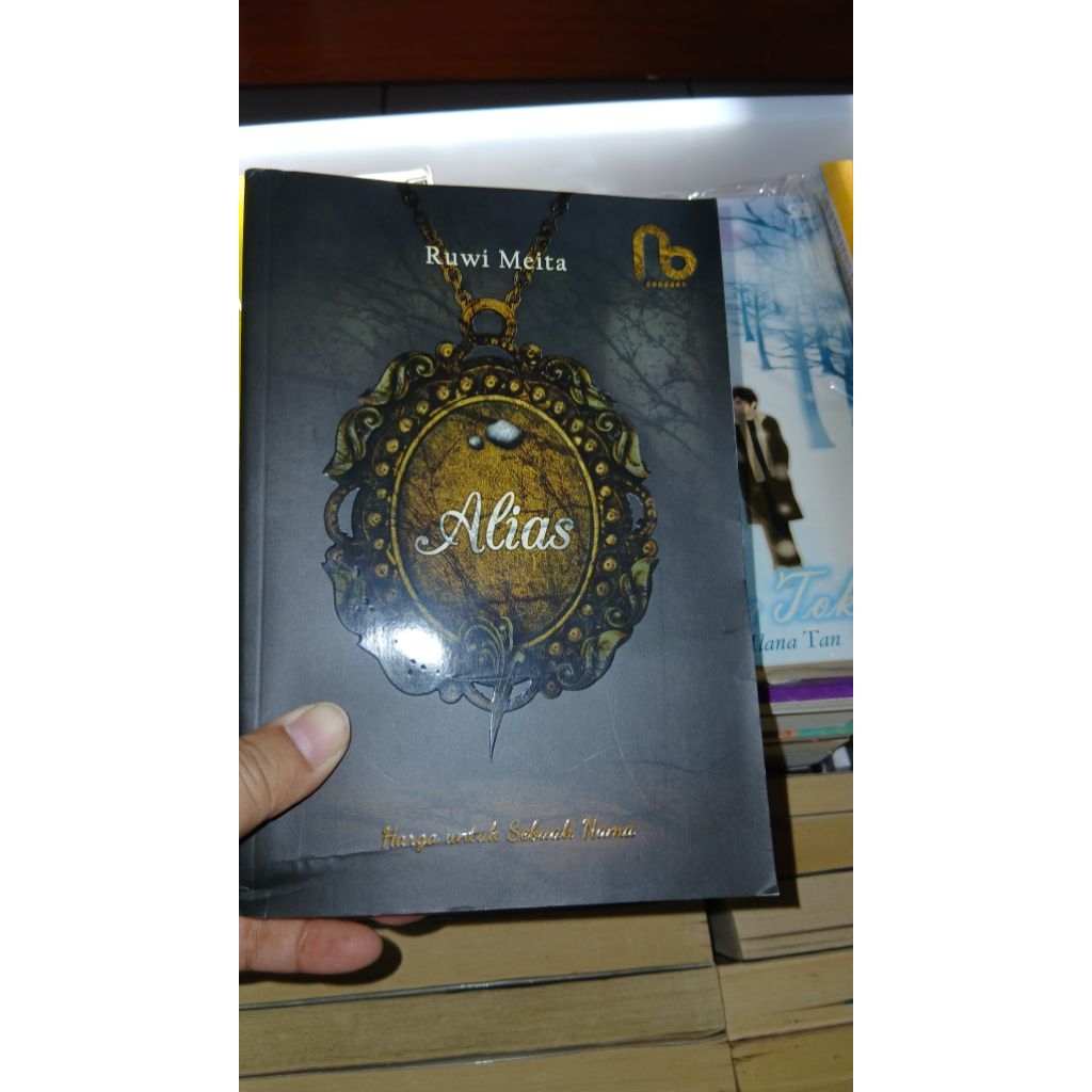 Novel Alias by Ruwi Meita
