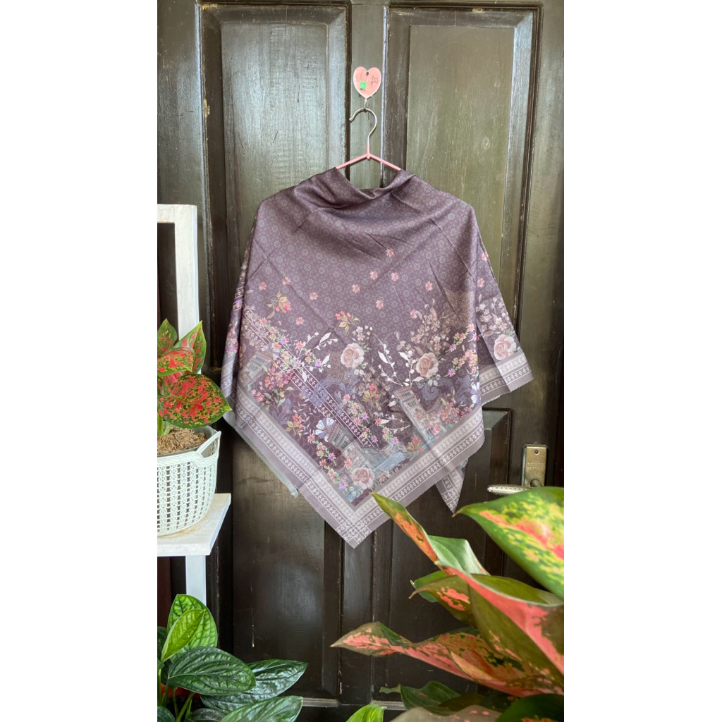 PRELOVED HIJAB VOAL MOTIF/VOAL MOTIF/HIJAB SEGI EMPAT/HIJAB