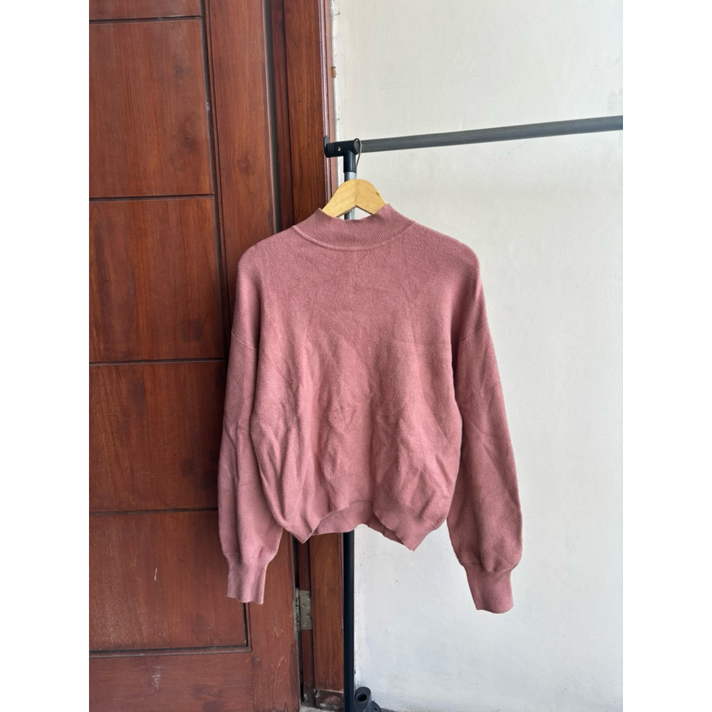 GU Uniqlo sweater rajut dusty pink lengan balon - pink knit top