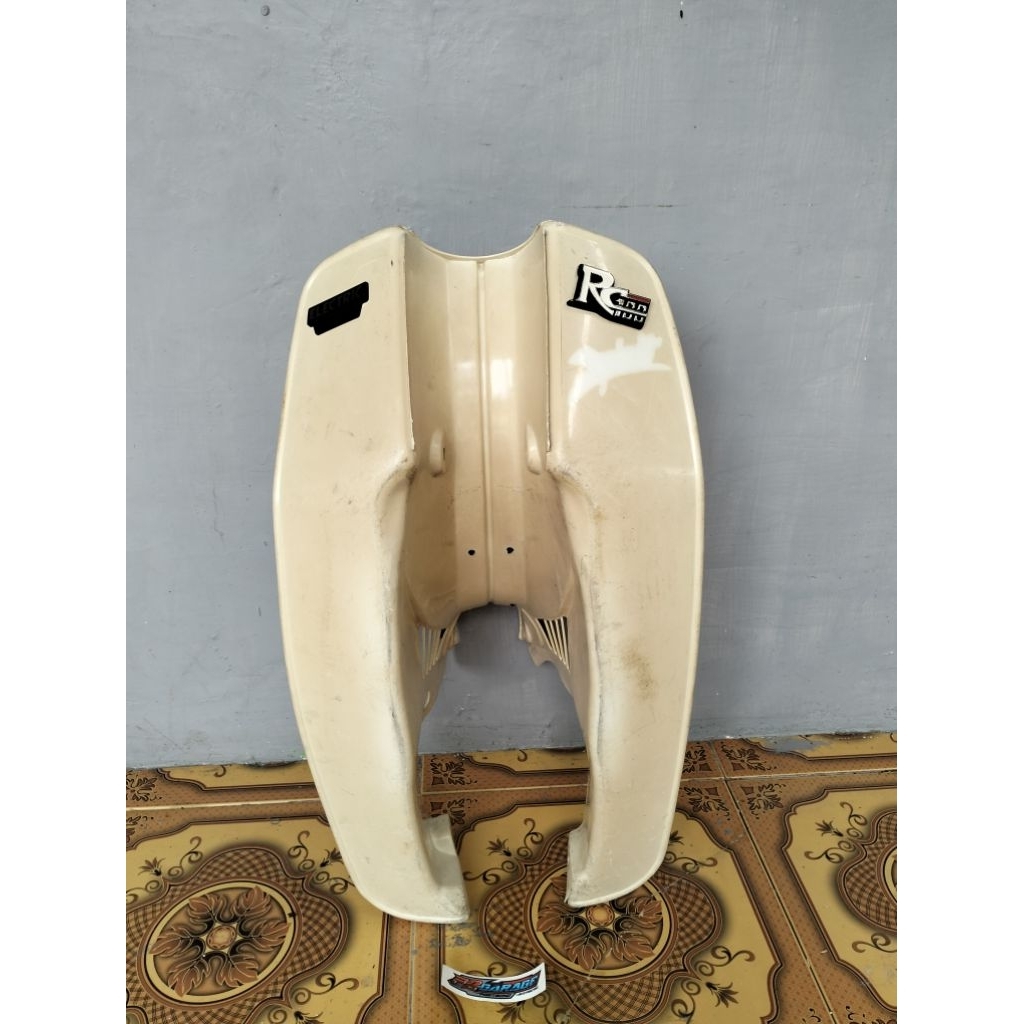 Sayap tebeng putih suzuki rc100 spirit original set karet pelana