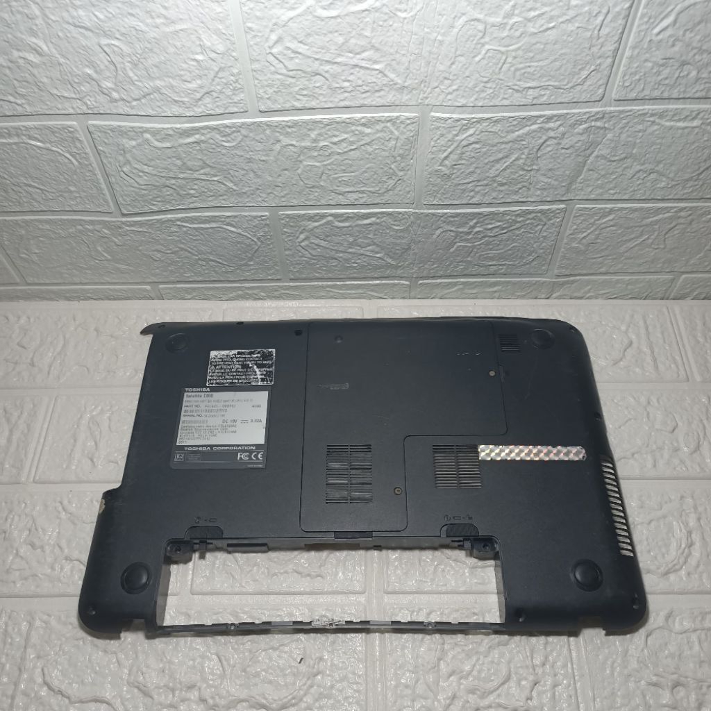 Kesing Case Casing Bottom Bawah Laptop Toshiba Satellite C800 C840 L840 C800D L840D