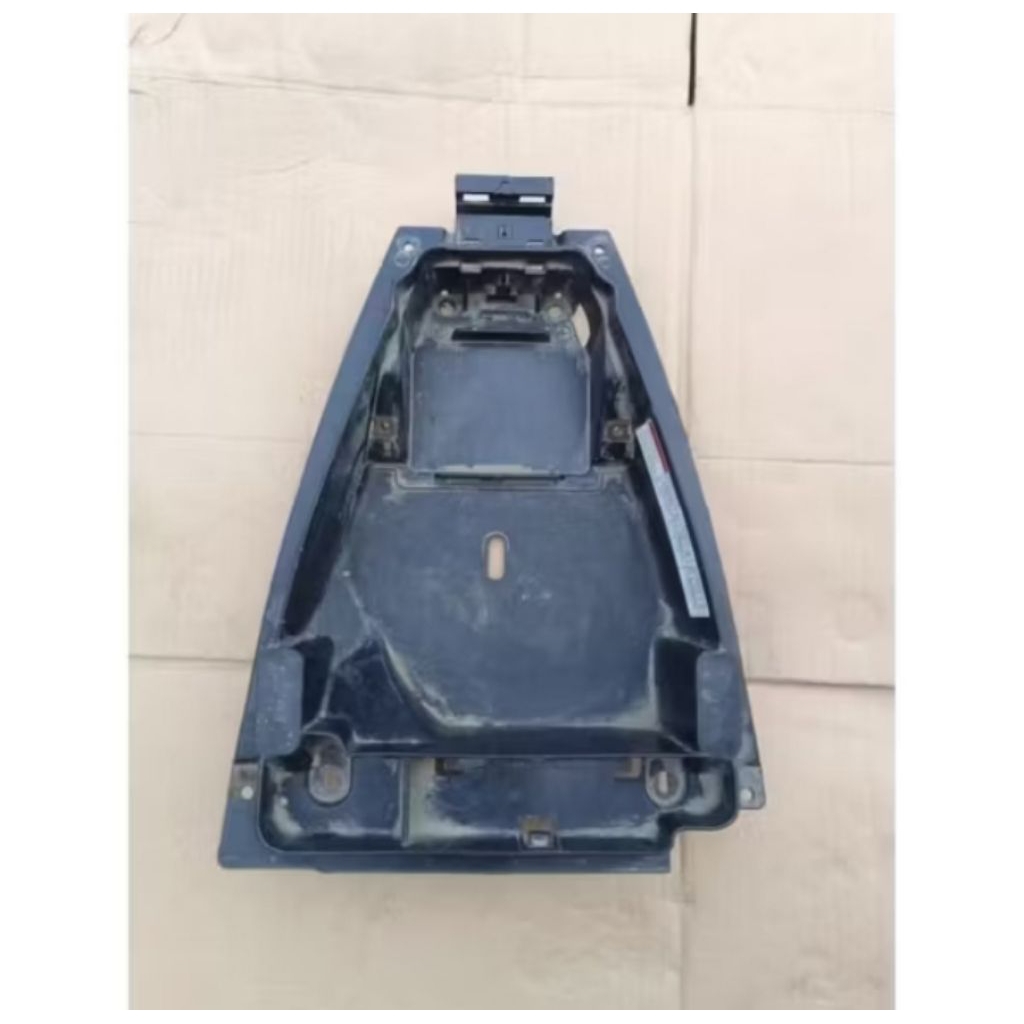 bok bagasi / helm Suzuki SkyDrive 125 original copotan