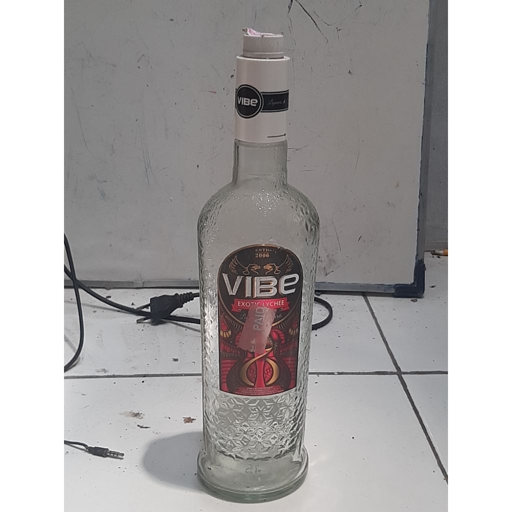 botol kaca bekas minuman vibe 700ml