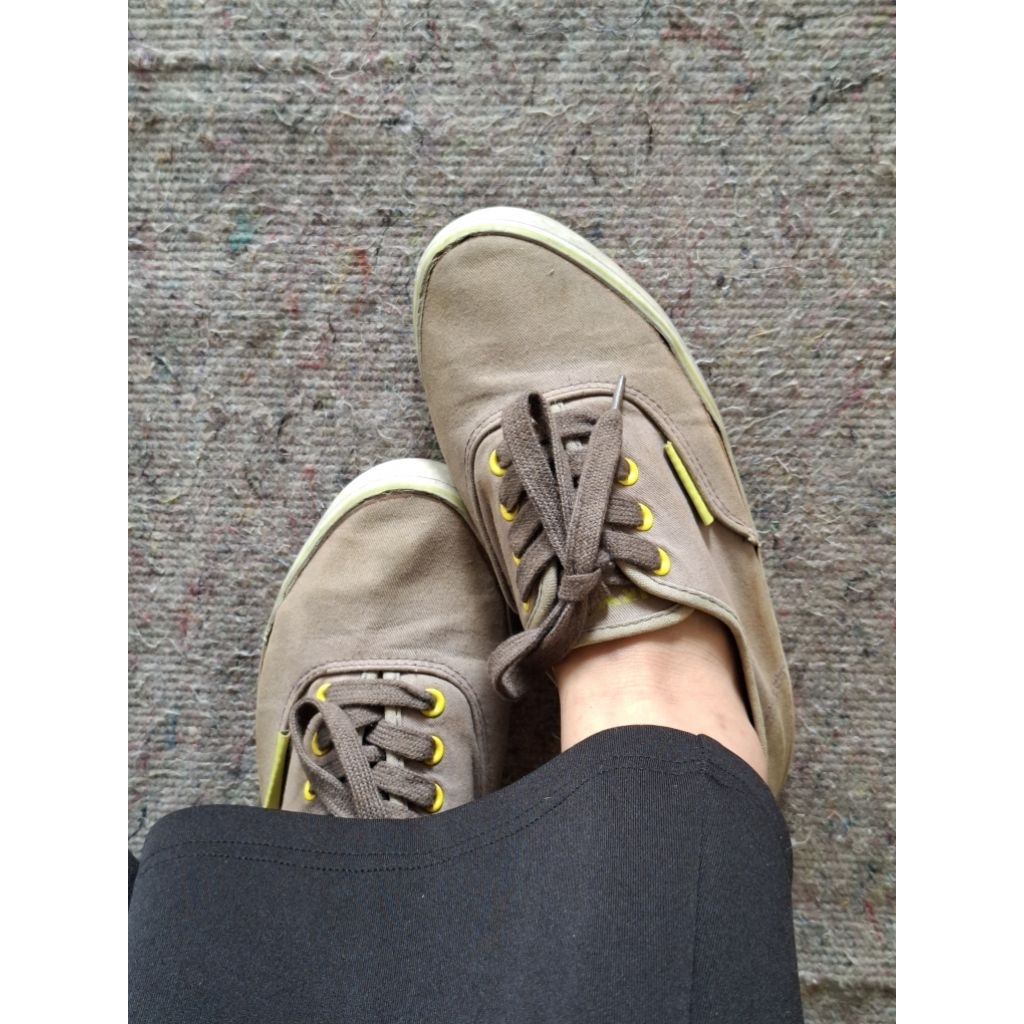 [PRELOVED READY STOCK] SEPATU SNEAKERS AIRWALK WARNA HIJAU COKLAT