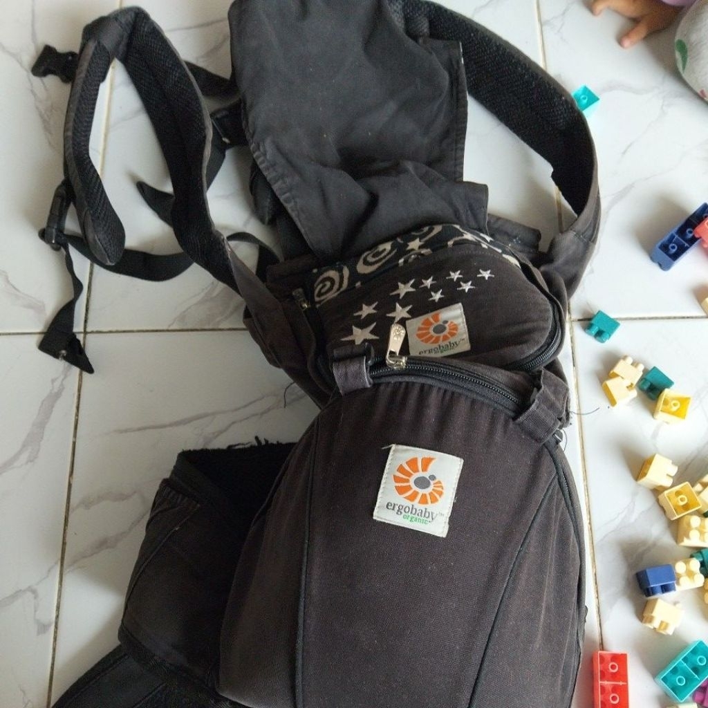Ergobaby Ergonomis Star Night Hip Seat 6 Posisi Preloved Hitam FFO FFI