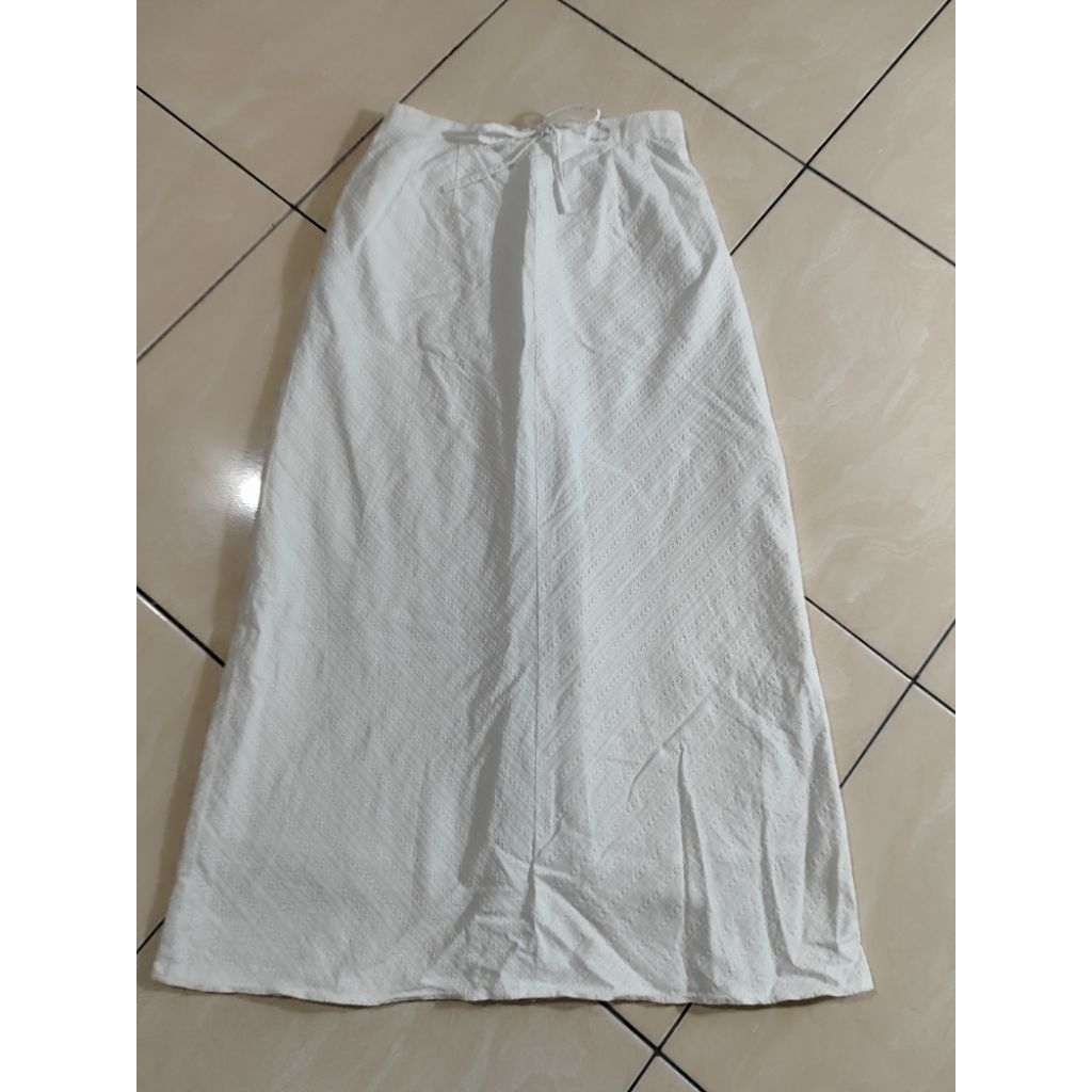 Rok Putih A-Line ~ Katun Bordir