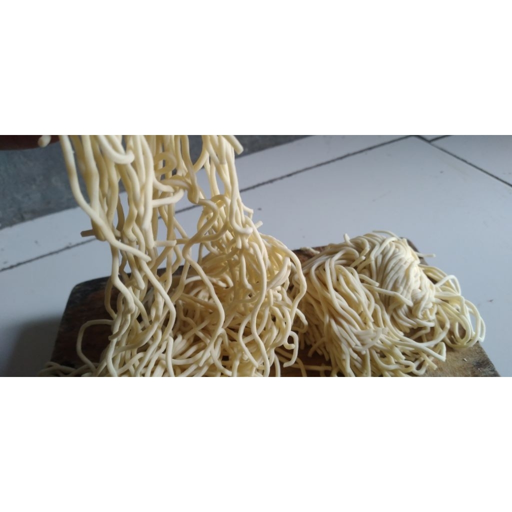 MIE MENTAH/ MIE BASAH 1KG GULUNG, 12 PORSI UNTUK MIE GACOAN, MIE PEDAS LEVEL, MIE YAMIN, MIE AYAM DL