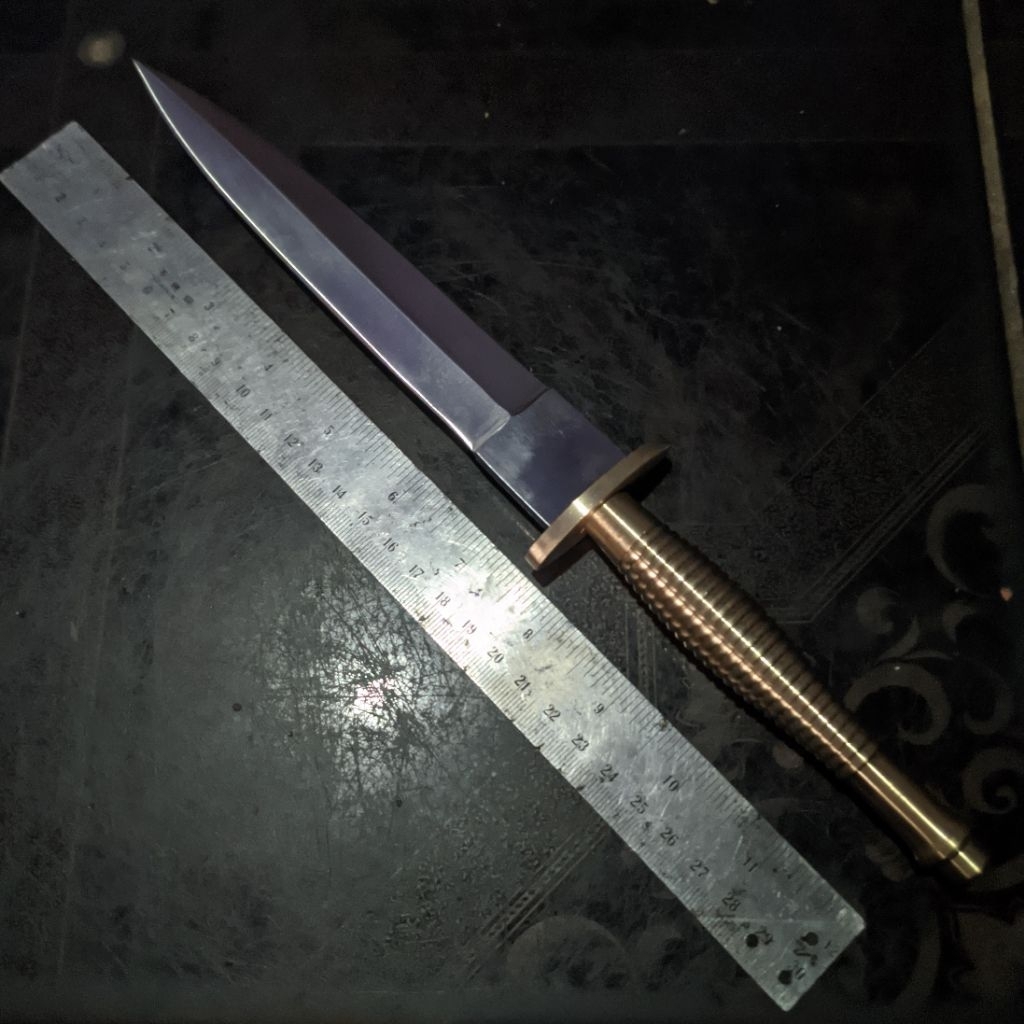 Pisau Komando Kuningan