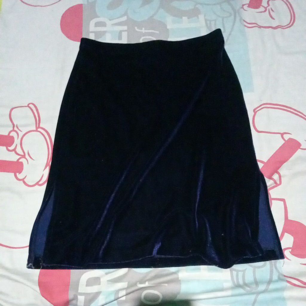 PL rok bludru pendek belah samping